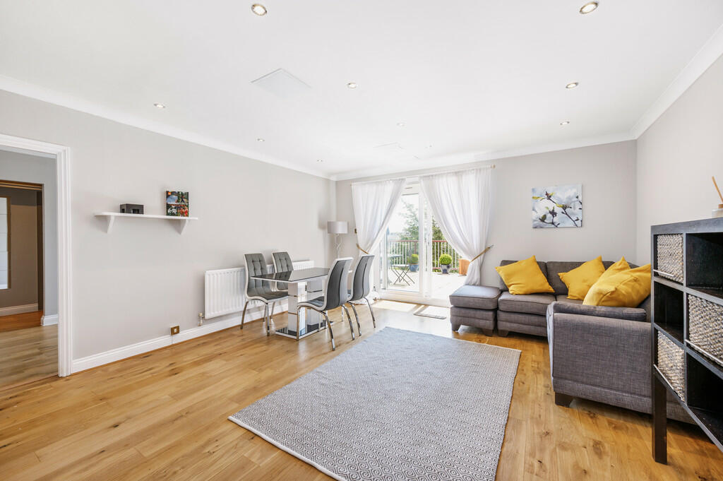 1 bed Apartment for rent in Brentford. From Russell Collins