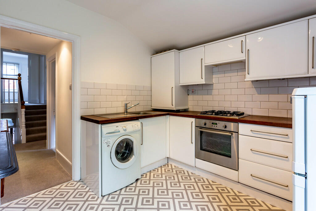 1 bed Flat for rent in Brentford. From Russell Collins