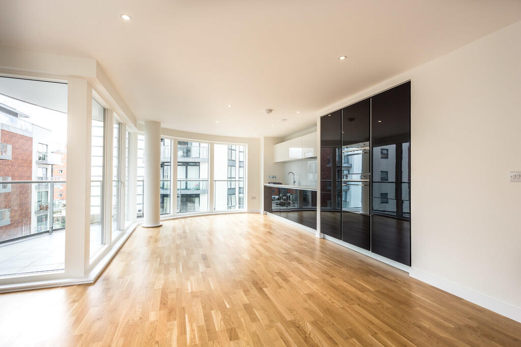 2 bed Apartment for rent in Brentford. From Russell Collins