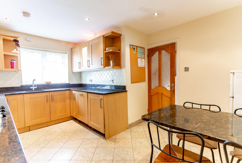 3 bed Mid Terraced House for rent in Acton. From Russell Collins