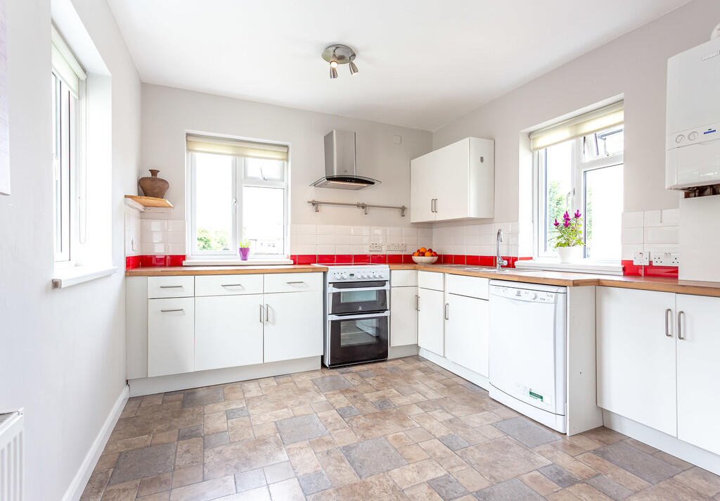 2 bed Apartment for rent in Brentford. From Russell Collins