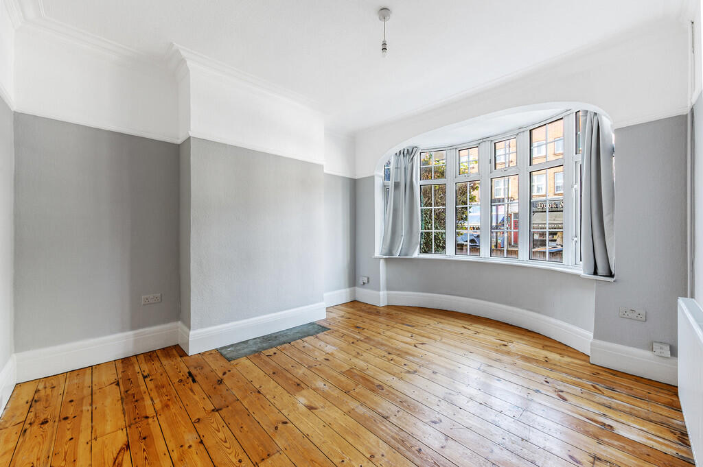 3 bed Mid Terraced House for rent in Brentford. From Russell Collins 3 bed Mid Terraced House for rent in Brentford. From Russell Collins