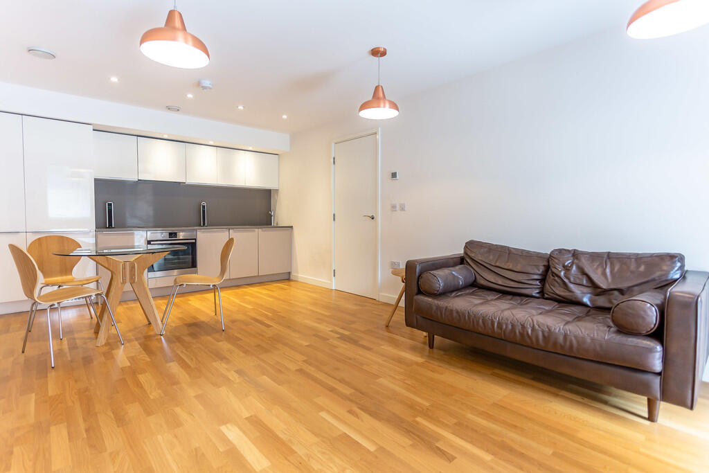 1 bed Apartment for rent in Brentford. From Russell Collins