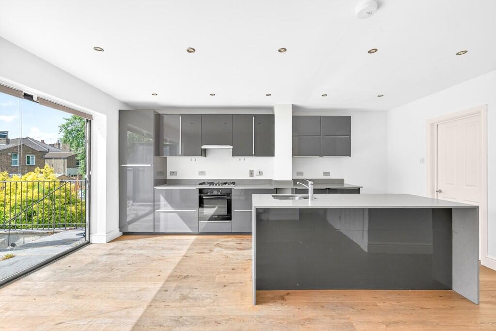 3 bed Mid Terraced House for rent in Brentford. From Russell Collins