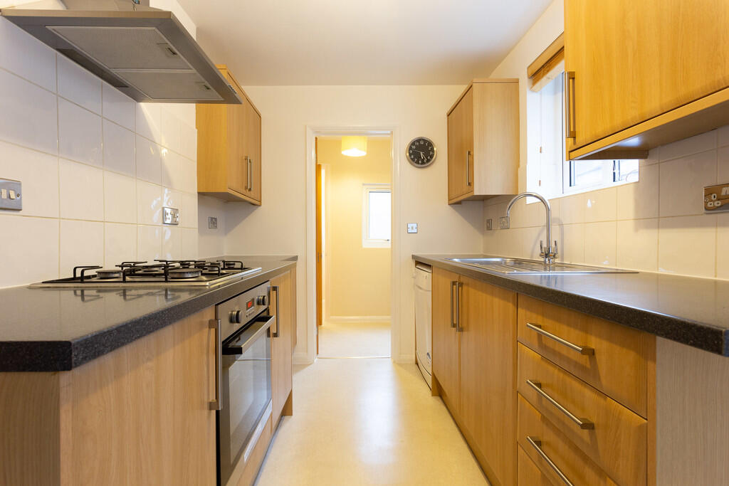 2 bed Mid Terraced House for rent in Brentford. From Russell Collins