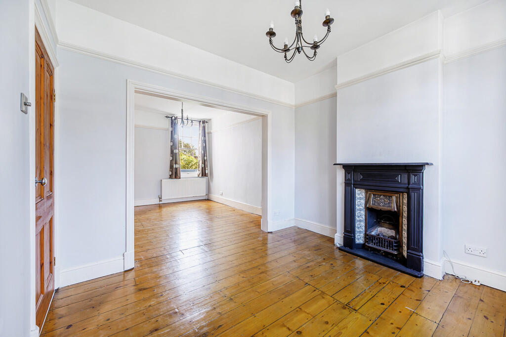 2 bed Semi Detached for rent in Brentford. From Russell Collins