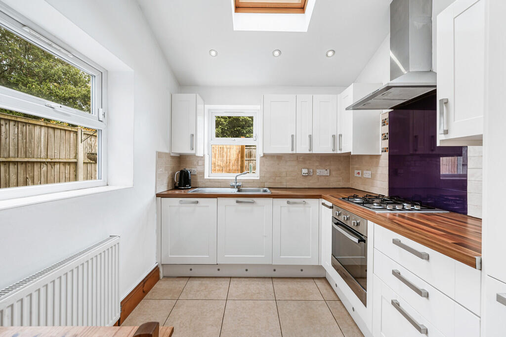 2 bed House (unspecified) for rent in Brentford. From Russell Collins