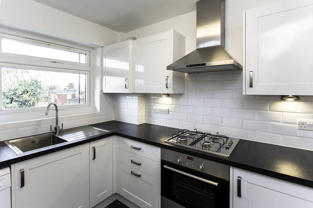 2 bed Apartment for rent in Brentford. From Russell Collins