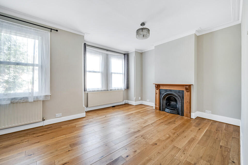 2 bed 1st Floor Flat for rent in Brentford. From Russell Collins