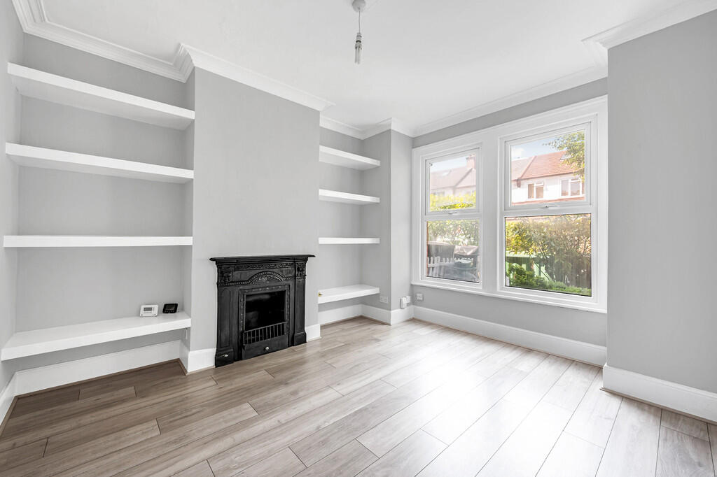 1 bed House (unspecified) for rent in Brentford. From Russell Collins