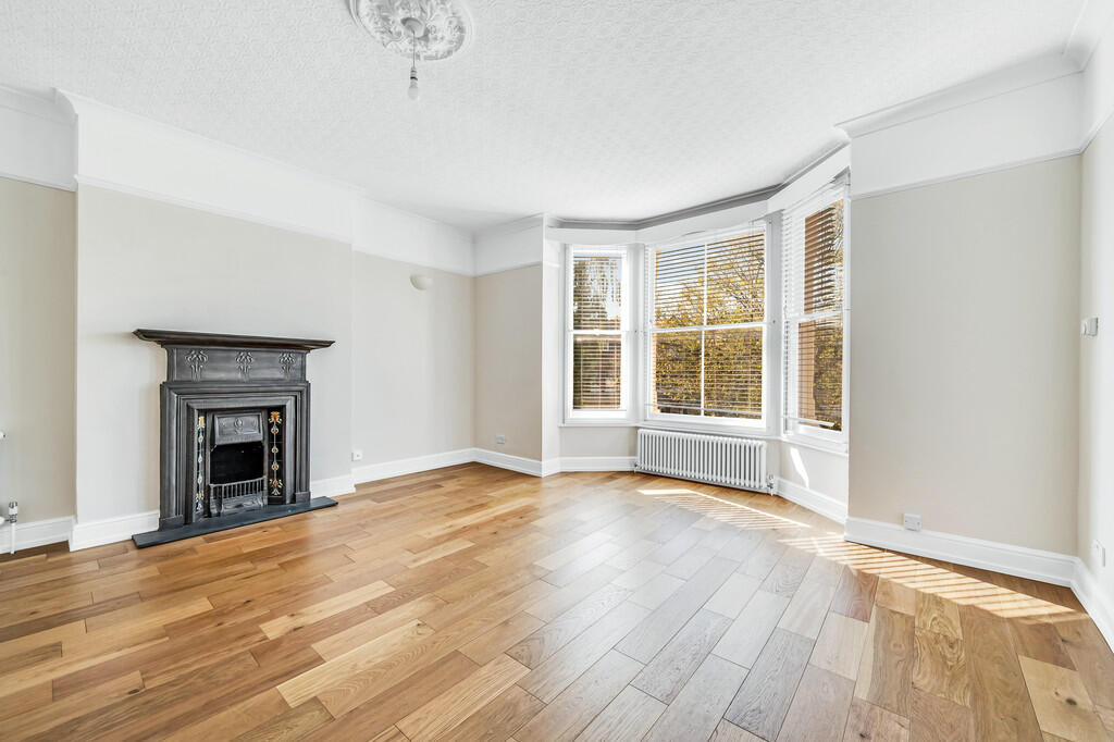 2 bed 1st Floor Flat for rent in London. From Russell Collins 2 bed 1st Floor Flat for rent in London. From Russell Collins