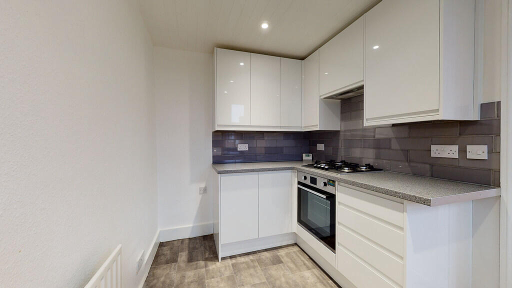 2 bed Apartment for rent in Brentford. From Russell Collins