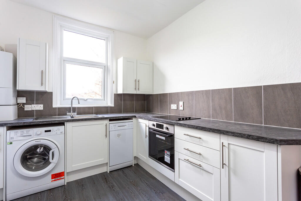 4 bed Studio for rent in Greenford. From Russell Collins 4 bed Studio for rent in Greenford. From Russell Collins