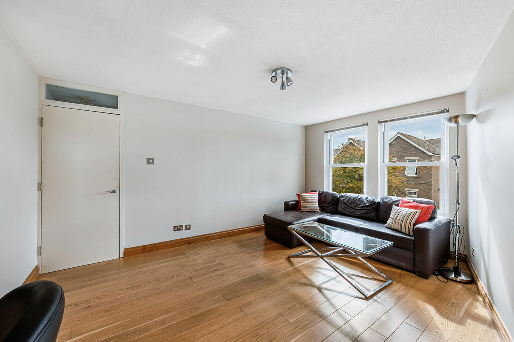 1 bed Apartment for rent in Brentford. From Russell Collins 1 bed Apartment for rent in Brentford. From Russell Collins
