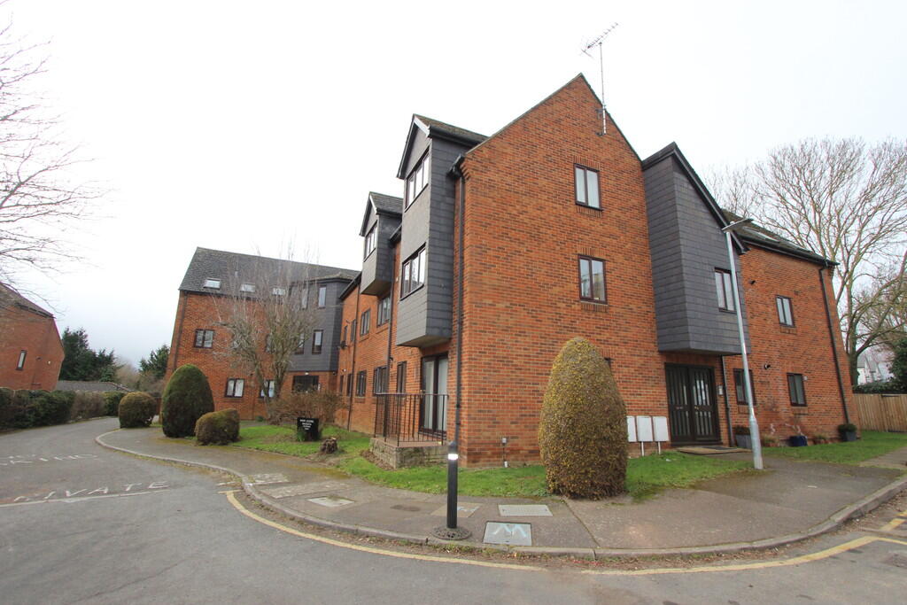2 bed 1st Floor Flat for rent in Hitchin. From D + J Lettings - Hitchin