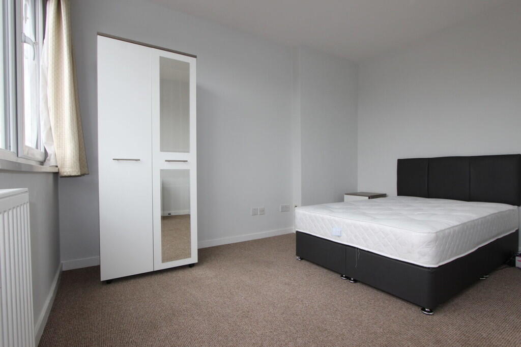 1 bed Flat Share for rent in Gosmore. From D + J Lettings - Hitchin