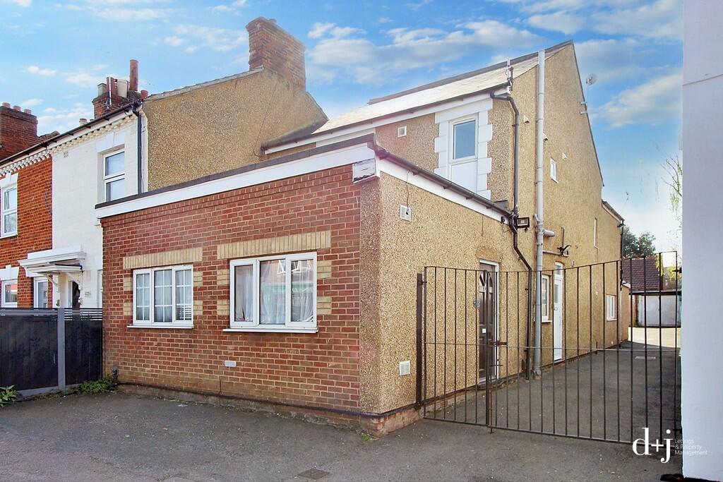 1 bed 1st Floor Flat for rent in Hitchin. From D + J Lettings - Hitchin