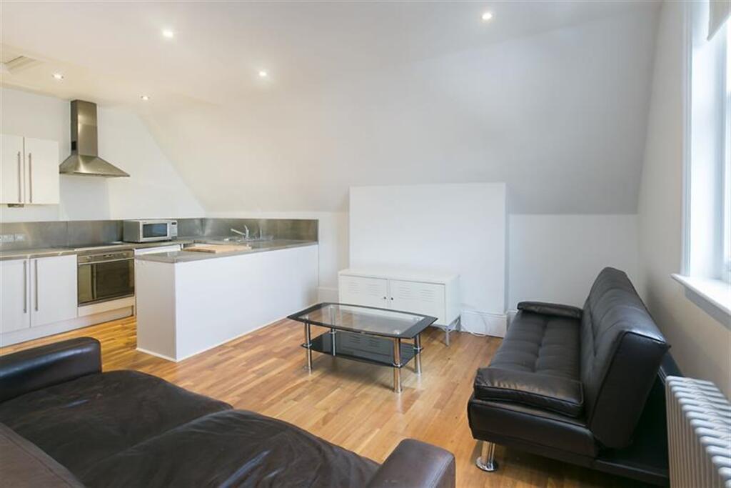 1 bed 1st Floor Flat for rent in Streatham. From Samuel Estates