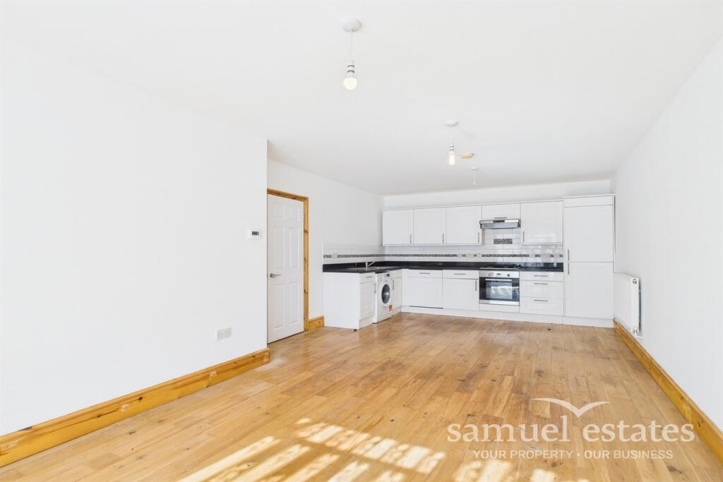 1 bed 1st Floor Flat for rent in London. From Samuel Estates