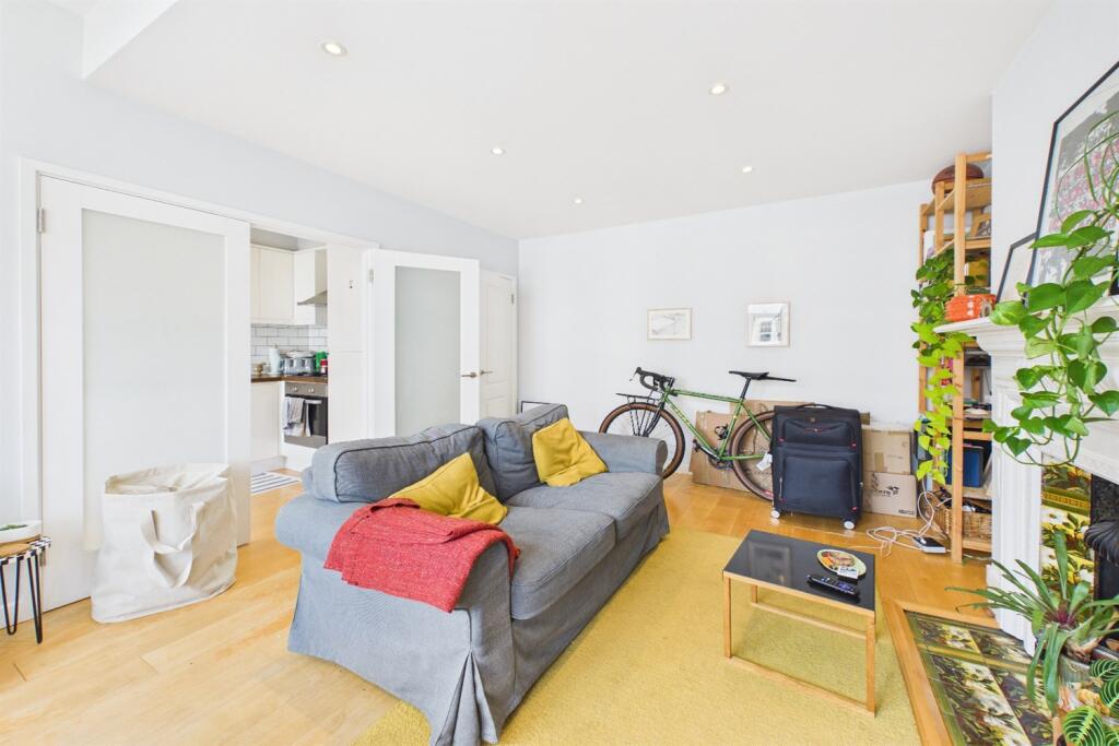 2 bed 1st Floor Flat for rent in London. From Samuel Estates 2 bed 1st Floor Flat for rent in London. From Samuel Estates