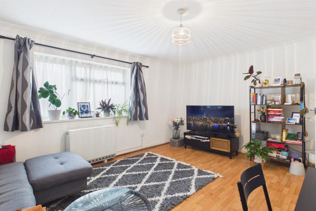 1 bed 1st Floor Flat for rent in London. From Samuel Estates