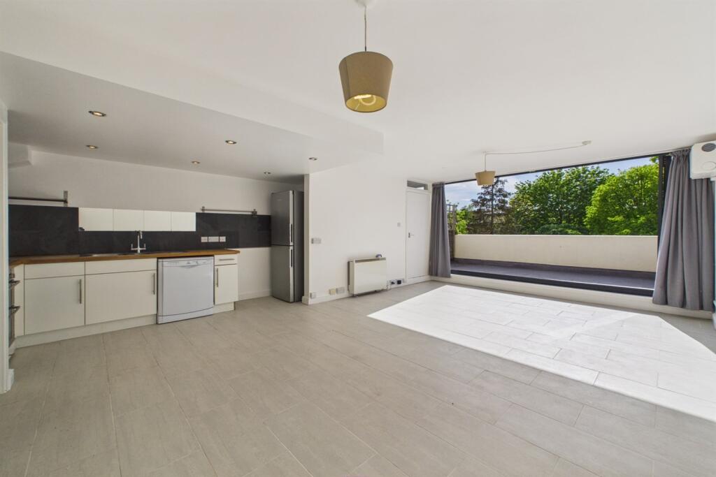 2 bed 1st Floor Flat for rent in Streatham. From Samuel Estates