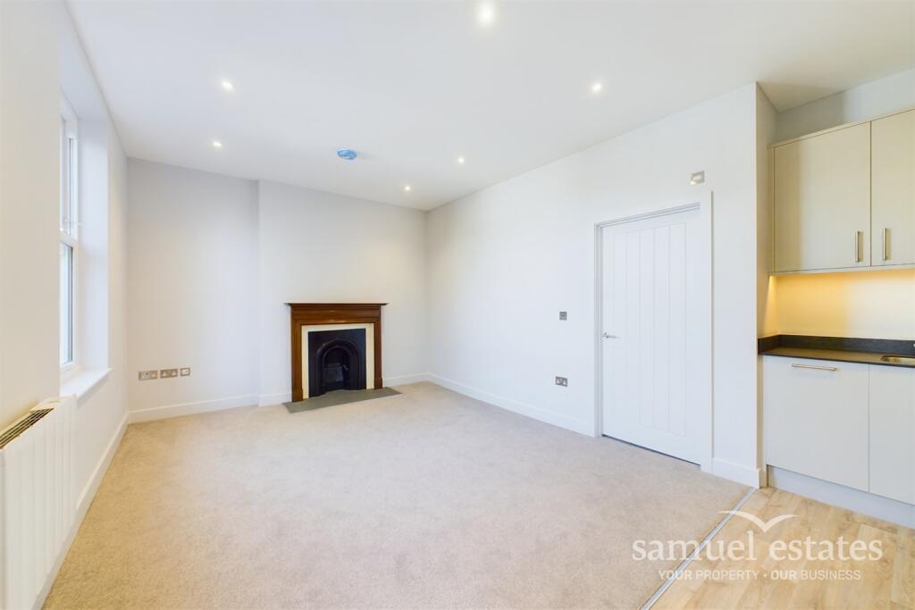 1 bed 1st Floor Flat for rent in Battersea. From Samuel Estates