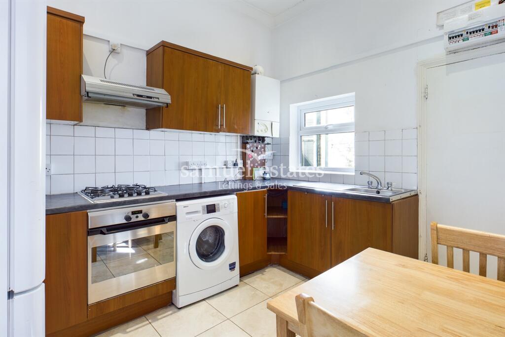 4 bed 1st Floor Flat for rent in Clapham. From Samuel Estates 4 bed 1st Floor Flat for rent in Clapham. From Samuel Estates
