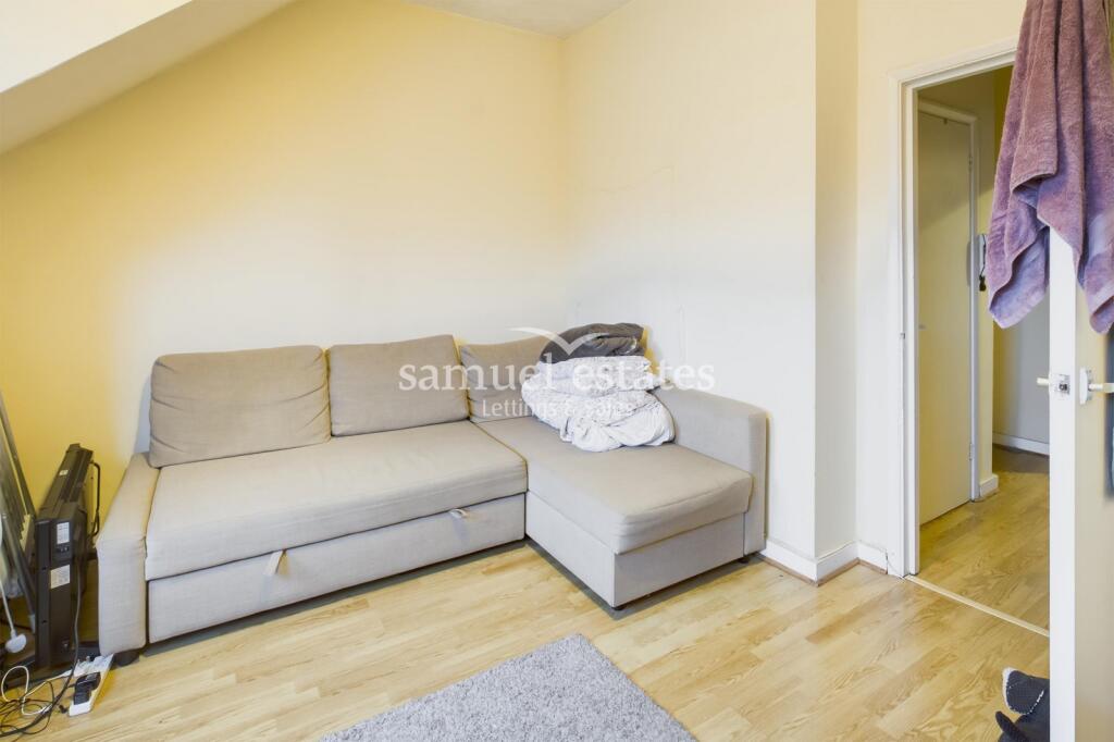 1 bed 1st Floor Flat for rent in London. From Samuel Estates