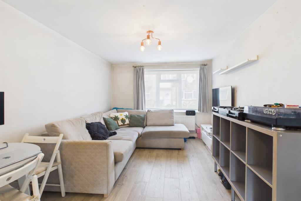 1 bed 1st Floor Flat for rent in Clapham. From Samuel Estates