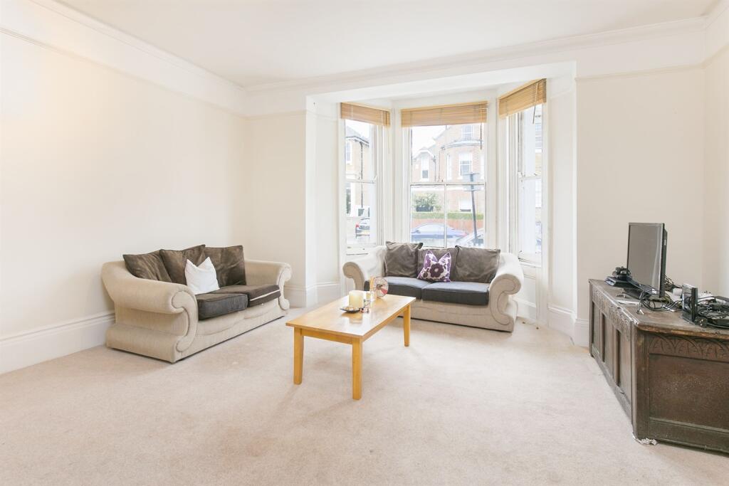 1 bed 1st Floor Flat for rent in London. From Samuel Estates