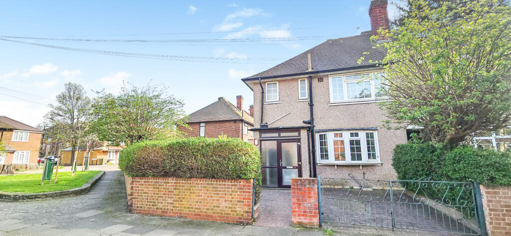 3 bed End of Terrace for rent in London. From Samuel King - Canning Town 3 bed End of Terrace for rent in London. From Samuel King - Canning Town