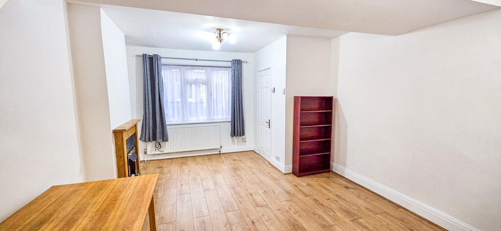 2 bed Mid Terraced House for rent in West Ham. From Samuel King - Canning Town