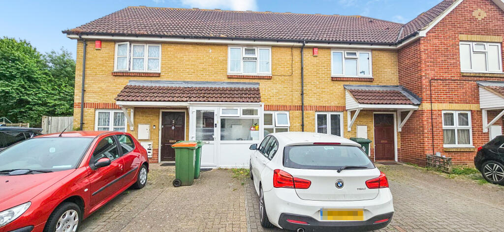 2 bed Mid Terraced House for rent in London. From Samuel King - Canning Town