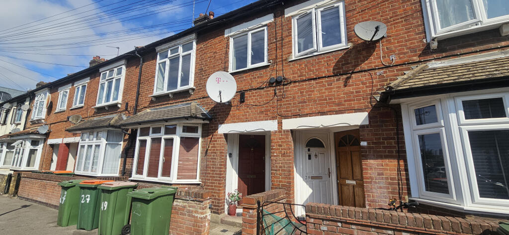 2 bed 1st Floor Flat for rent in East Ham. From Samuel King - Canning Town