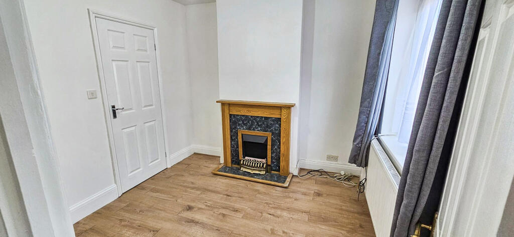 3 bed Mid Terraced House for rent in London. From Samuel King - Canning Town 3 bed Mid Terraced House for rent in London. From Samuel King - Canning Town