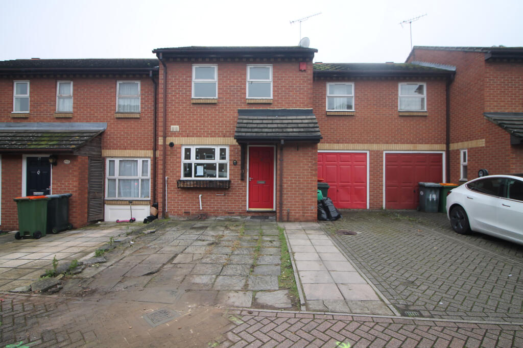 5 bed Mid Terraced House for rent in London. From Samuel King - Canning Town 5 bed Mid Terraced House for rent in London. From Samuel King - Canning Town