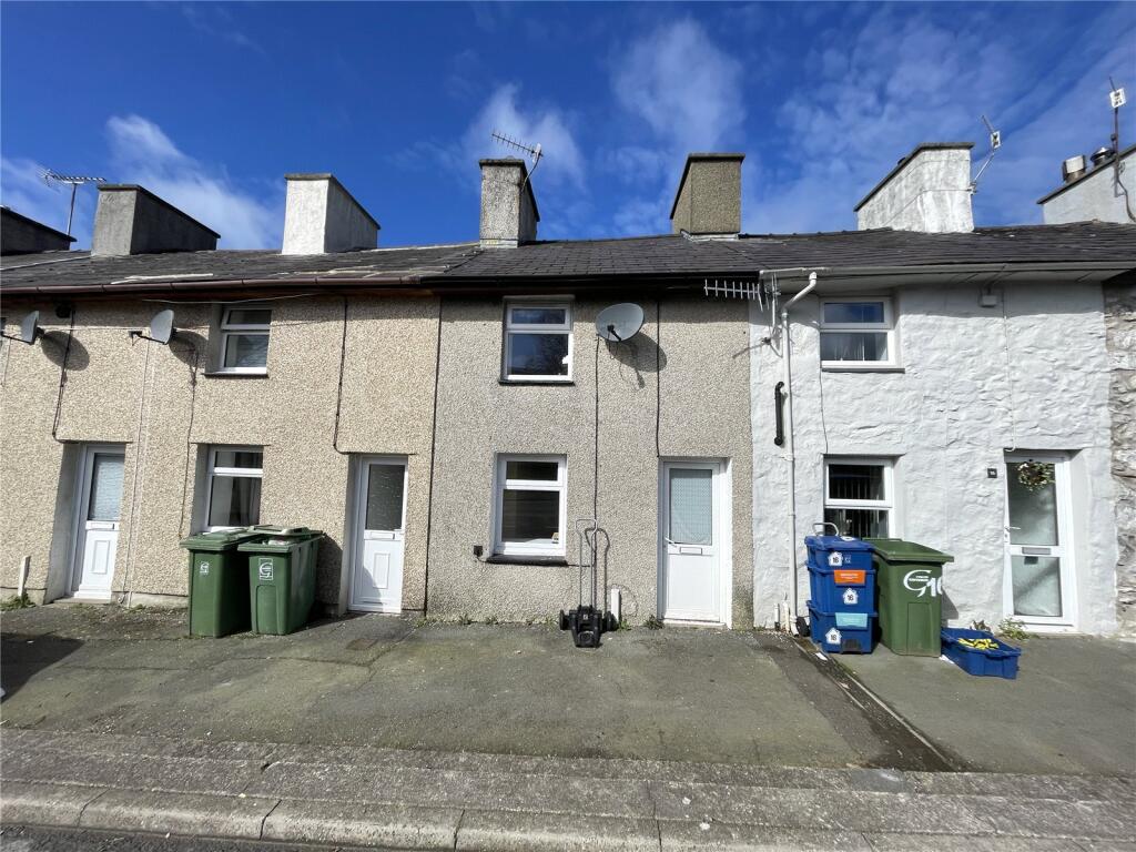 2 bed Mid Terraced House for rent in Penygroes. From Dafydd Hardy - Caernarfon