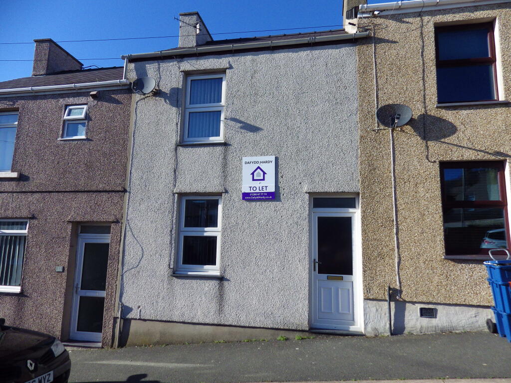 3 bed Mid Terraced House for rent in Caernarfon. From Dafydd Hardy - Caernarfon 3 bed Mid Terraced House for rent in Caernarfon. From Dafydd Hardy - Caernarfon