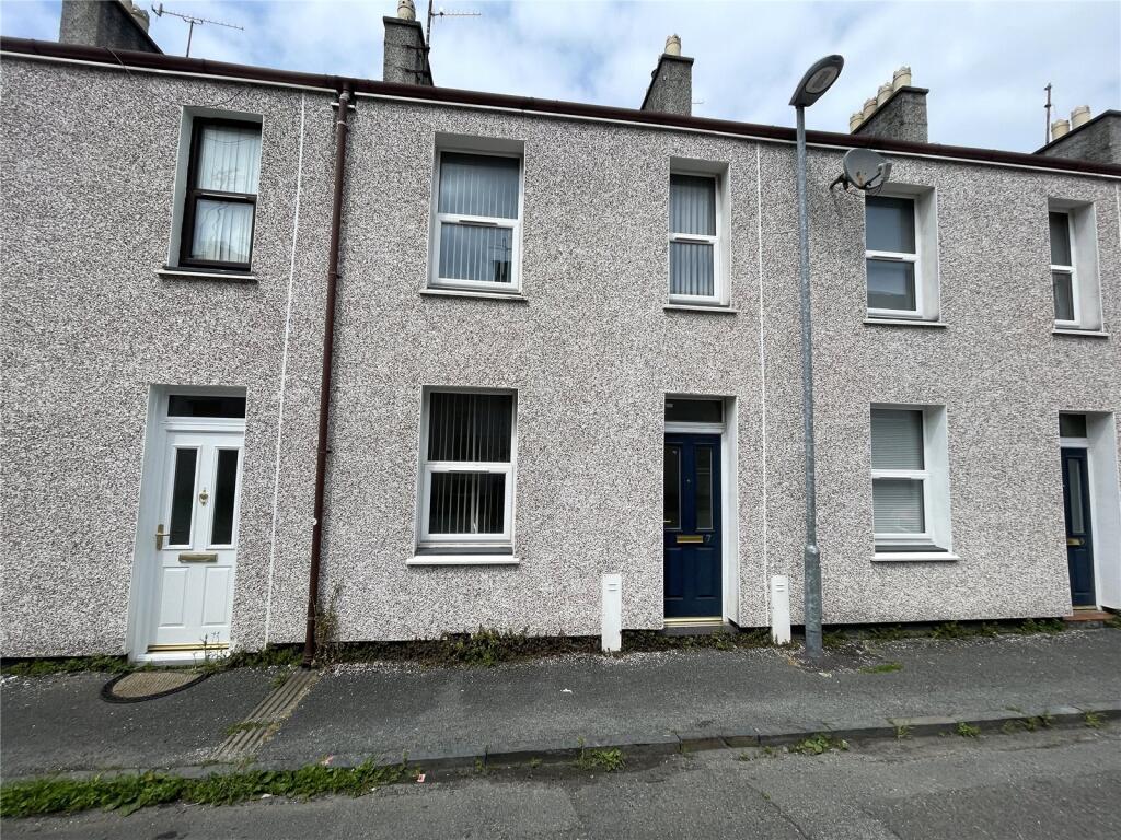 2 bed Mid Terraced House for rent in Caernarfon. From Dafydd Hardy - Caernarfon