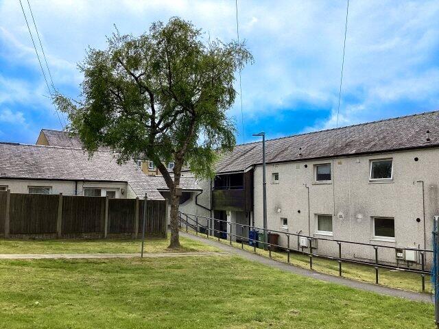 2 bed Apartment for rent in Penygroes. From Dafydd Hardy - Caernarfon 2 bed Apartment for rent in Penygroes. From Dafydd Hardy - Caernarfon