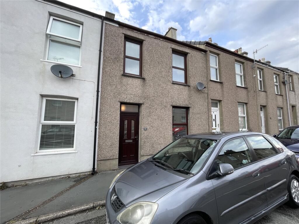 2 bed Mid Terraced House for rent in Caernarfon. From Dafydd Hardy - Caernarfon