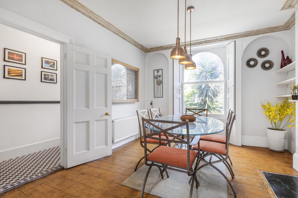 4 bed 1st Floor Flat for rent in Islington. From Sanders Property