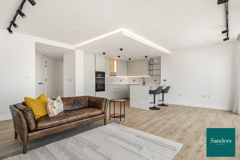 3 bed 1st Floor Flat for rent in Islington. From Sanders Property