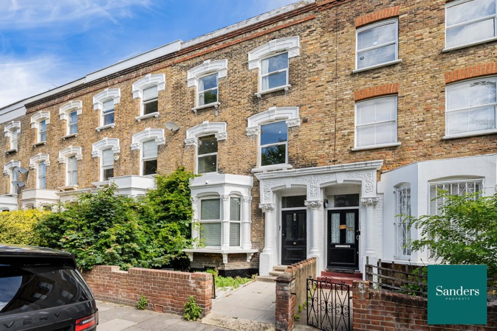 2 bed 1st Floor Flat for rent in Stoke Newington. From Sanders Property