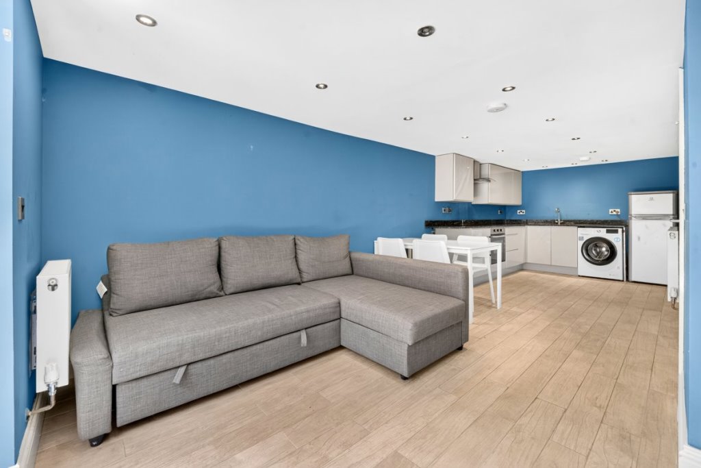 2 bed 1st Floor Flat for rent in Camden Town. From Sanders Property