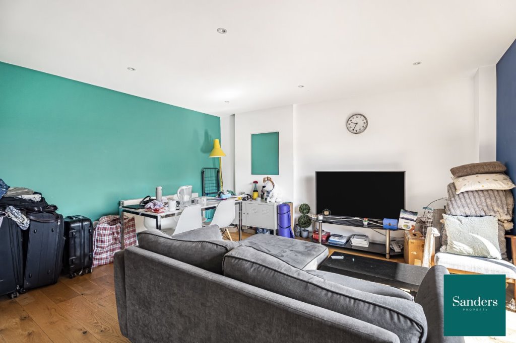 2 bed 1st Floor Flat for rent in Hackney. From Sanders Property