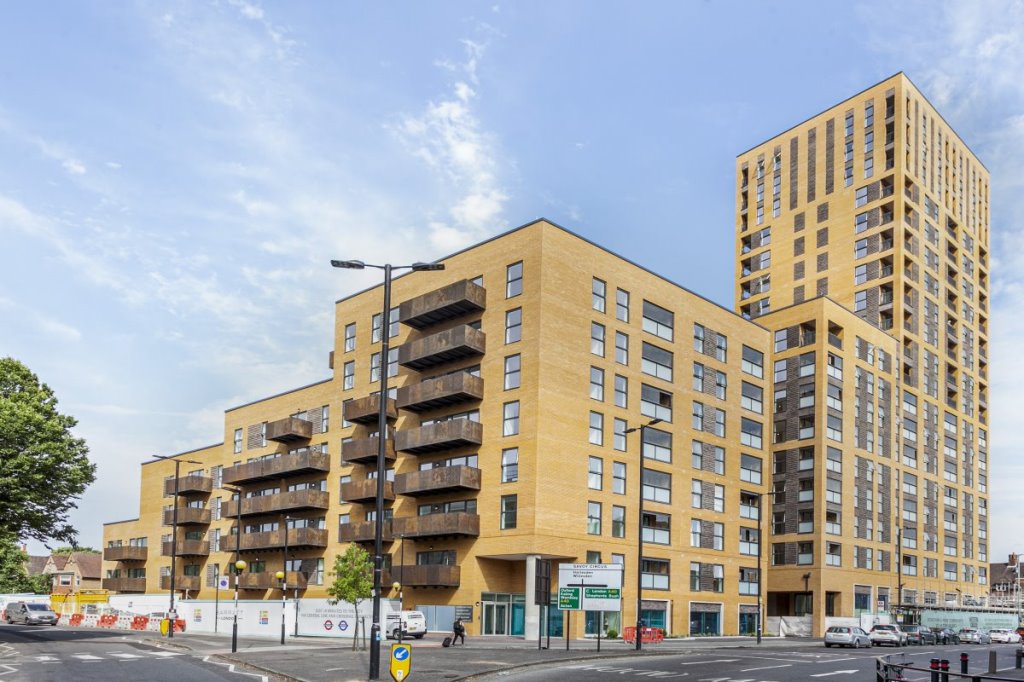 3 bed 1st Floor Flat for rent in Acton. From Sanders Property