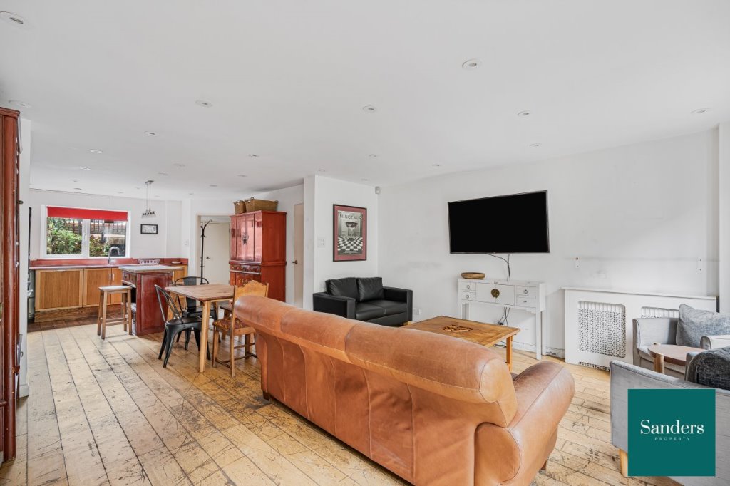 3 bed Mid Terraced House for rent in Notting Hill. From Sanders Property 3 bed Mid Terraced House for rent in Notting Hill. From Sanders Property