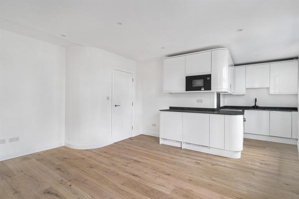 1 bed 1st Floor Flat for rent in Brentford. From Sargeants - Ealing 1 bed 1st Floor Flat for rent in Brentford. From Sargeants - Ealing